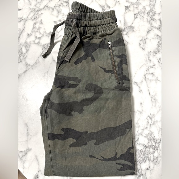 Tapered Elastic Camo Joggers - Picture 2 of 5